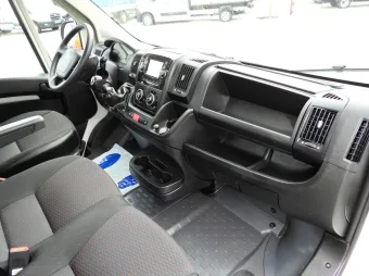 Citroen Jumper skrzynia 140KM N86570 - wnetrze