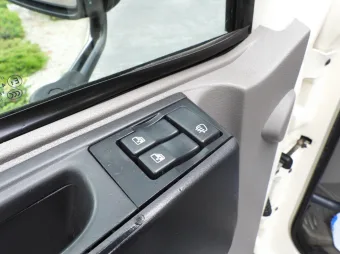 DAF Lf wywrotka trojstronna 180KM 435885 - wnetrze