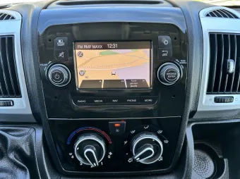 Fiat Ducato kontener 9 palet 130KM L60988 - konsola środkowa