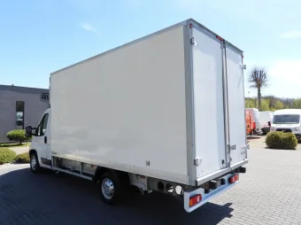 Fiat Ducato kontener 9 palet 130KM L60988 - tył środek zabudowy