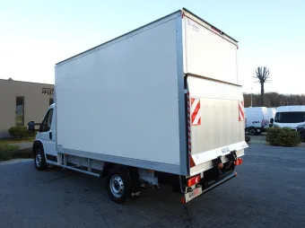 Fiat Ducato kontener winda 8 palet 140KM X69519 - tył środek zabudowy