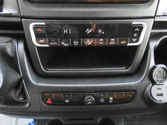 Fiat Ducato kontener winda 8 palet 140KM X69519 - widok wnętrza
