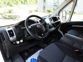 Fiat Ducato skrzynia plandeka 10 palet 160KM P69630 - środek