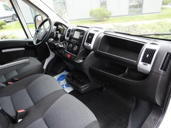 Fiat Ducato skrzynia plandeka 10 palet 160KM T63576 - detal wnętrza
