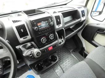 Fiat Ducato skrzynia plandeka 9 palet 180KM K01946 - konsola środkowa