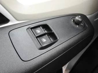 Fiat Ducato skrzynia plandeka 9 palet 180KM K01946 - wyposażenie
