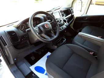 Fiat Ducato skrzynia plandeka 10 palet 180KM T85754 - srodek