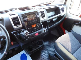 Fiat Ducato skrzynia plandeka 8 palet 180KM L09210 - wnetrze