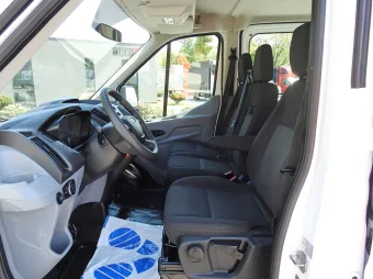 Ford Transit doka skrzynia 130KM E24615 - kokpit