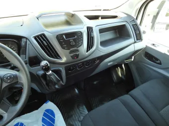 Ford Transit doka skrzynia 130KM E24615 - radio