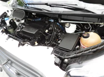Ford Transit furgon chłodnia 105KM U43031 - siedzenia
