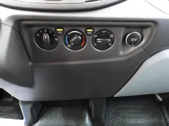 Ford Transit furgon chłodnia 105KM U43031 - wnetrze