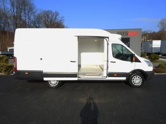 Ford Transit furgon chłodnia 130KM D81956 - zaladunek