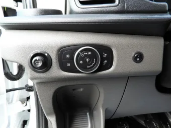 Ford Transit kontener chłodnia 8 palet 130KM T31364 - kierownica