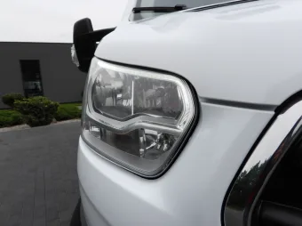 Ford Transit kontener chłodnia 130KM U89312 - kokpit