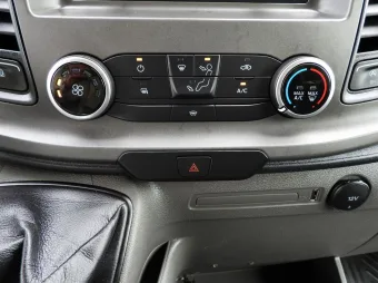Ford Transit kontener chłodnia 8 palet 165KM S27692 - konsola