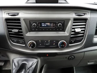 Ford Transit kontener chłodnia 8 palet 130KM T31382 - konsola