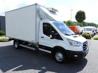 Ford Transit kontener chłodnia 8 palet 130KM T31364 - przod prawy