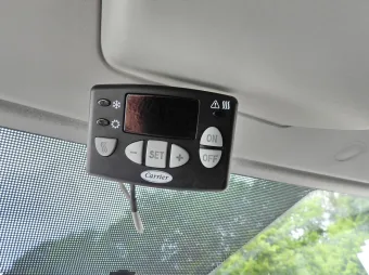 Ford Transit kontener chłodnia 8 palet 130KM T31382 - radio
