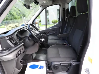 Ford Transit kontener chłodnia 8 palet 130KM T31364 - siedzenia