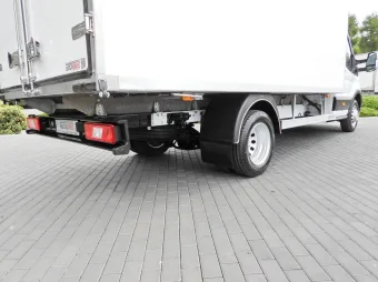 Ford Transit kontener chłodnia 8 palet 130KM T31382 - siedzenia