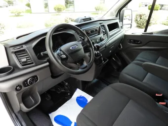 Ford Transit kontener chłodnia 170KM K64281 - srodek