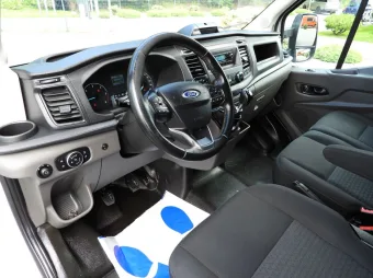 Ford Transit kontener chłodnia 8 palet 130KM T31364 - srodek