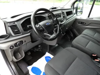Ford Transit kontener chłodnia 8 palet 130KM T31382 - srodek
