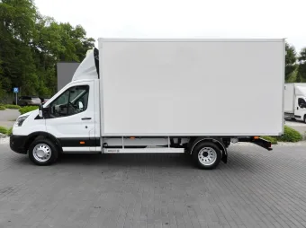 Ford Transit kontener chłodnia 8 palet 130KM T31382 - zaladunek