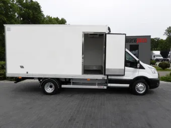 Ford Transit kontener chłodnia 130KM U89312 - zaladunek