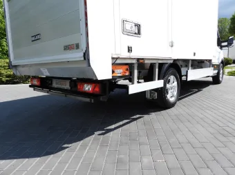 Ford Transit kontener winda 8 palet 130KM G31822 - wnetrze