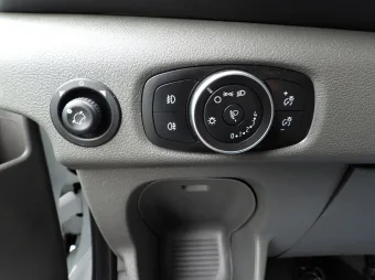 Ford Transit skrzynia plandeka 10 palet 130KM A30359 - wnetrze