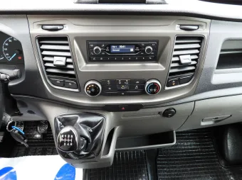 Ford Transit skrzynia plandeka 8 palet 170KM E66741 - wnetrze