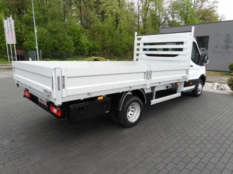 Ford Transit skrzynia 8 palet 170KM B54540 - tyl zabudowy