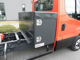 Iveco Daily wywrotka 130KM 561103 - kokpit