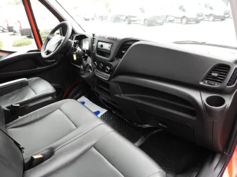 Iveco Daily wywrotka 130KM 561103 - podsufitka