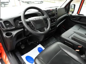 Iveco Daily wywrotka 130KM 561103 - srodek