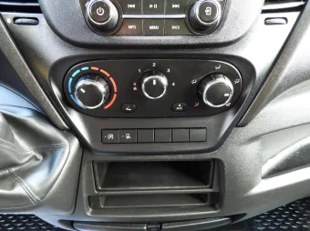 Iveco Daily kontener chłodnia 140KM 653106 - fotel pasazera