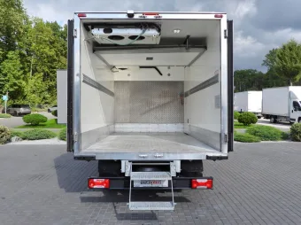 Iveco Daily kontener chłodnia 140KM 653106 - tyl zabudowy