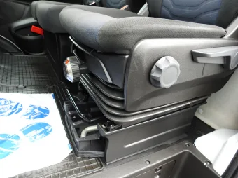 Iveco Daily kontener 8 palet 140KM 657437 - detal
