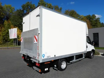 Iveco Daily kontener winda 8 palet 135KM 651741 - bok zabudowy