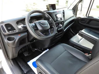Iveco Daily wywrotka 140KM 688618 - srodek