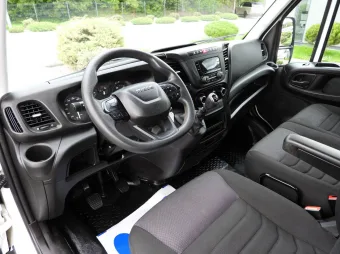 Iveco Daily wywrotka 140KM 709076 - srodek