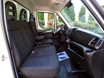 Iveco Daily kontener chłodnia 150KM 5418 - fotel kierowcy