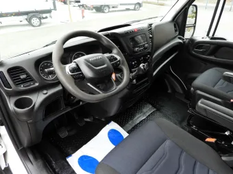 Iveco Daily doka wywrotka 160KM 421239 - srodek