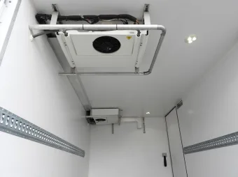 Iveco Daily kontener chłodnia 160KM 647527 - radio