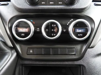 Iveco Daily kontener 10 palet 160KM 727711 - konsola