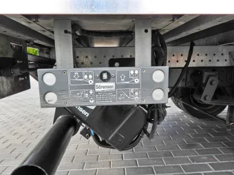 Iveco Daily kontener winda 8 palet 160KM 654837 - detal