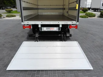 Iveco Daily kontener winda 8 palet 160KM 654837 - kokpit