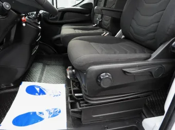 Iveco Daily doka skrzynia 170KM 098947 - radio